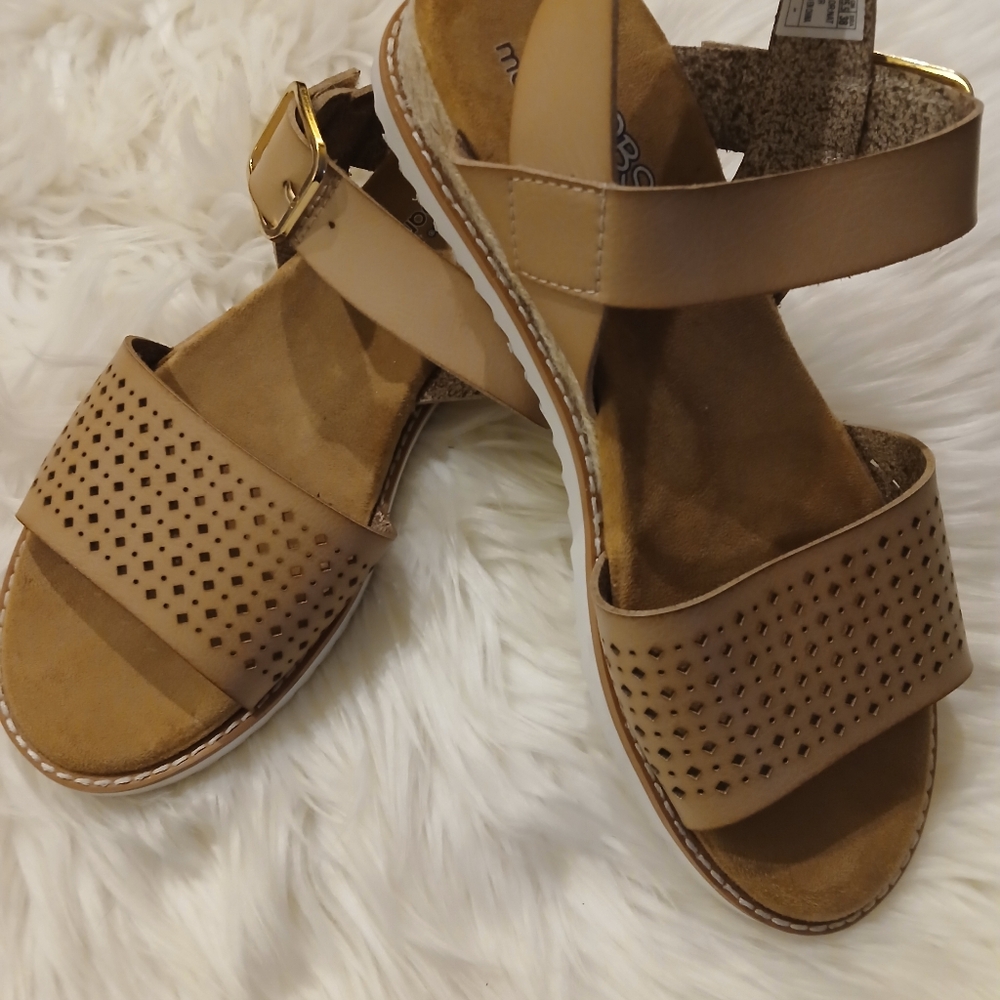 Skechers Women's Tan Sandals